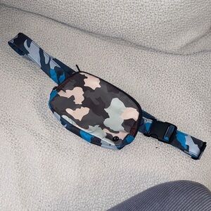 Lululemon Everywhere Belt Bag